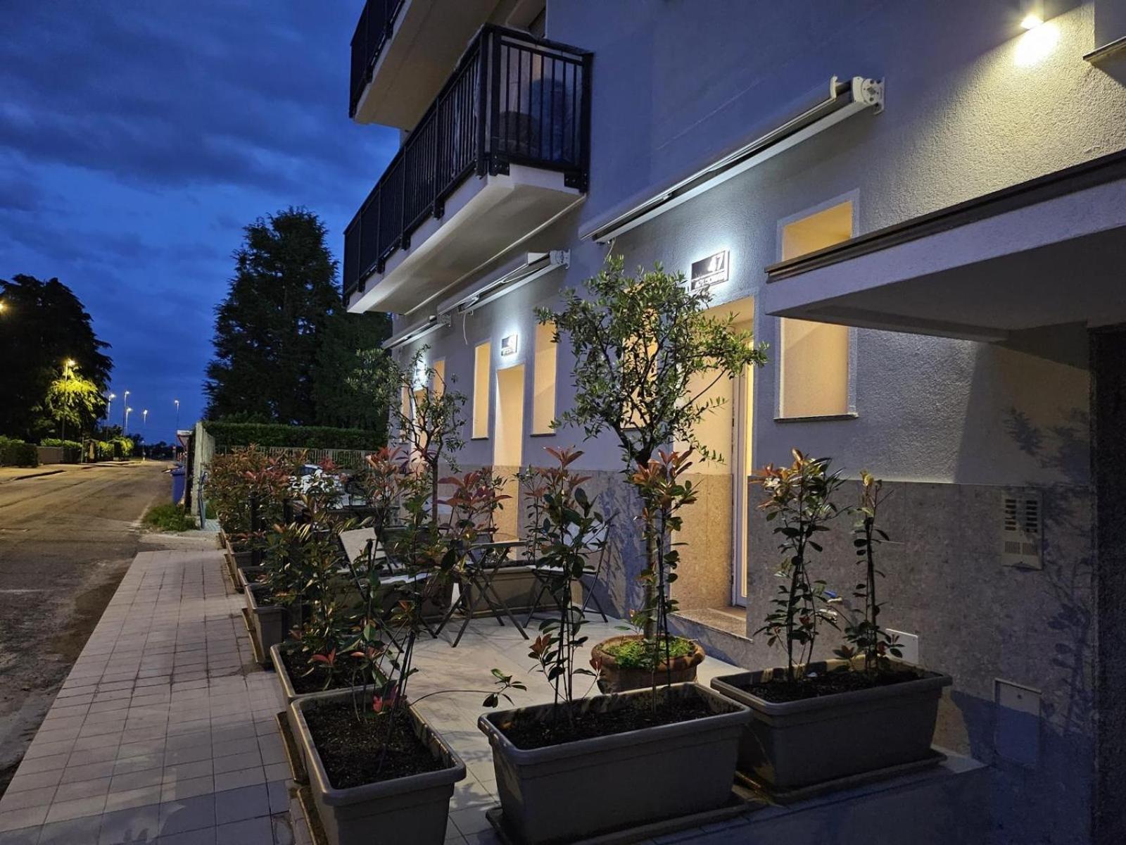 Apt Donati Home, Modernita E Comfort Con Parcheggio Gratuito Privato E Spazio Esterno Privato Cassano dʼAdda Стая снимка